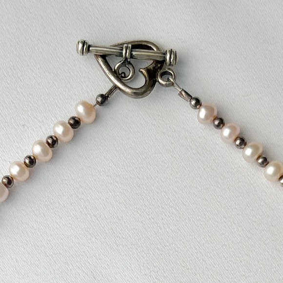 Freshwater pearl, sterling, garnet hearts and swarovski crystal necklace - Picture 3 of 3